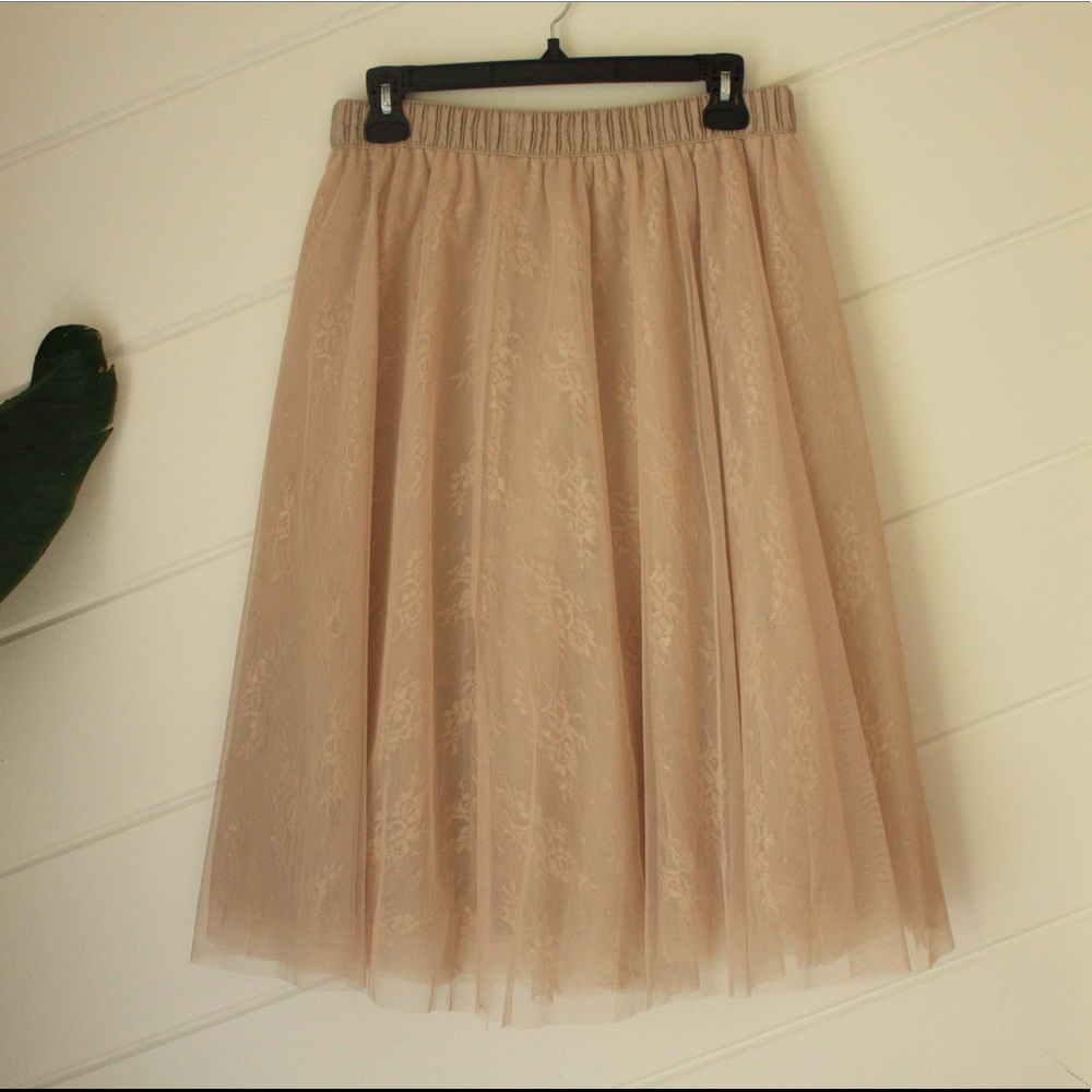 Lace skirt